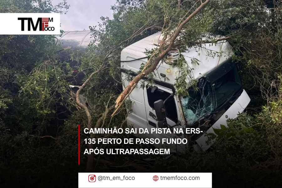 Caminhão sai da pista na ERS-135 próximo a Passo Fundo